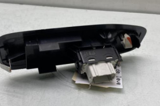 Interrupteur de leve vitre avant droit PEUGEOT 2008 1