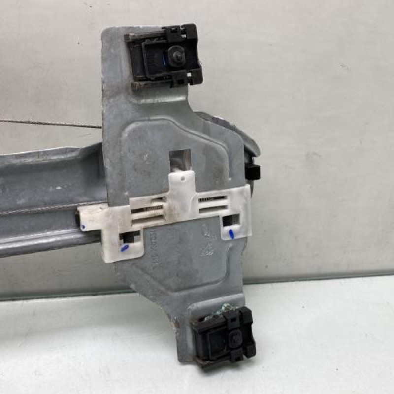 Leve vitre electrique avant gauche PEUGEOT 2008 1 Photo n°2