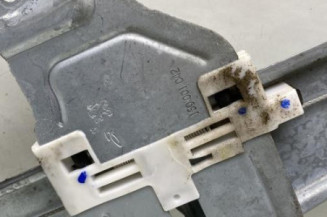 Leve vitre mecanique arriere gauche PEUGEOT 2008 1