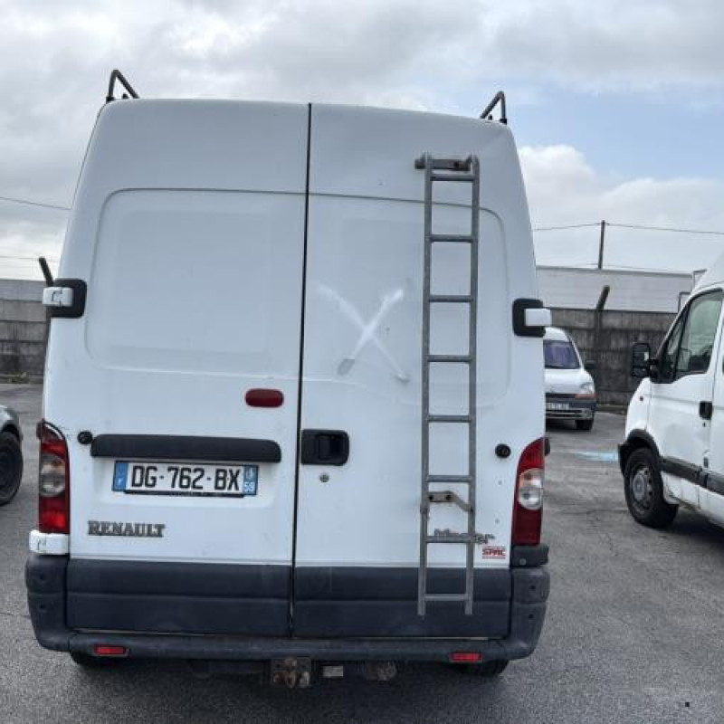 Feu arriere stop central RENAULT MASTER 2 Photo n°8