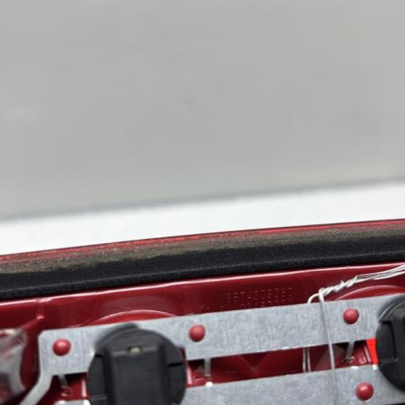 Feu arriere stop central PEUGEOT 208 1 Photo n°5