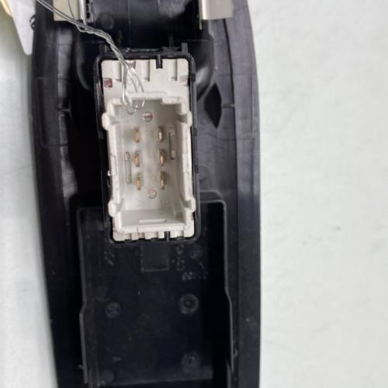 Interrupteur de leve vitre avant droit PEUGEOT 208 1 Photo n°3