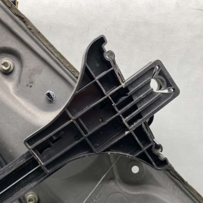 Leve vitre electrique arriere gauche VOLKSWAGEN GOLF 4 Photo n°2