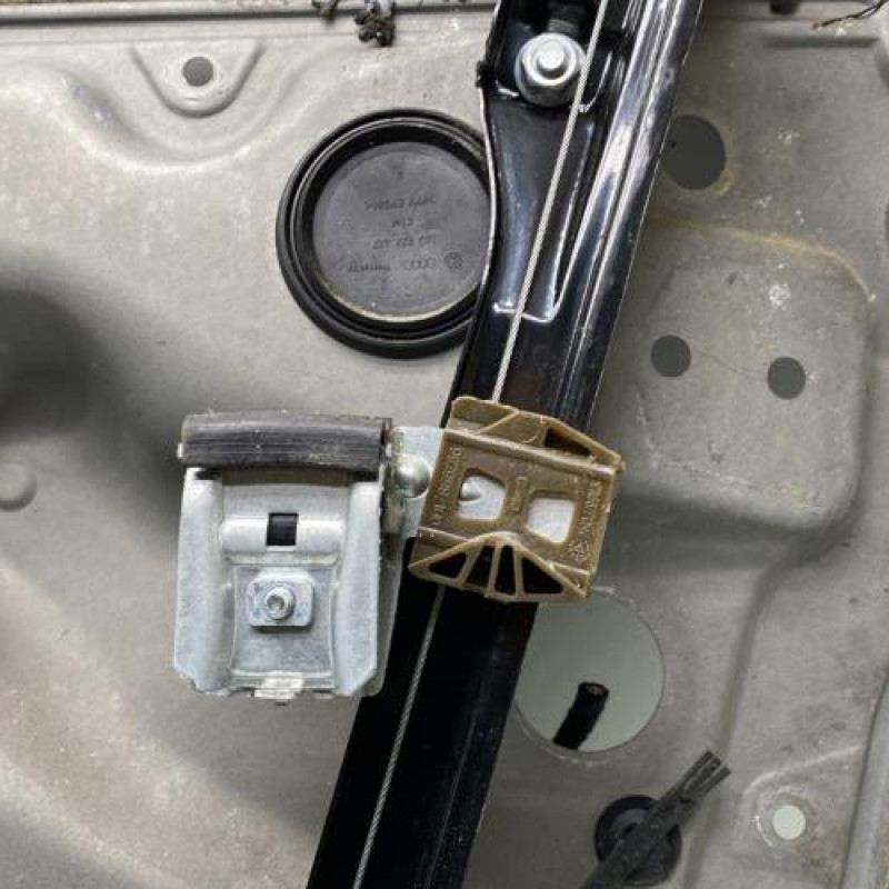 Leve vitre electrique avant gauche VOLKSWAGEN GOLF 4 Photo n°8