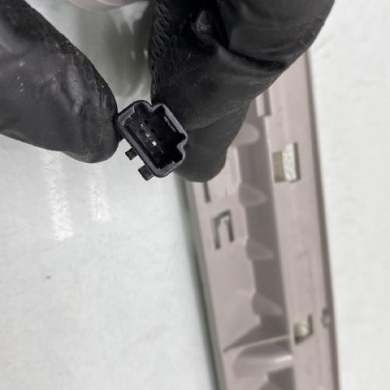 Feu arriere stop central RENAULT LATITUDE Photo n°3