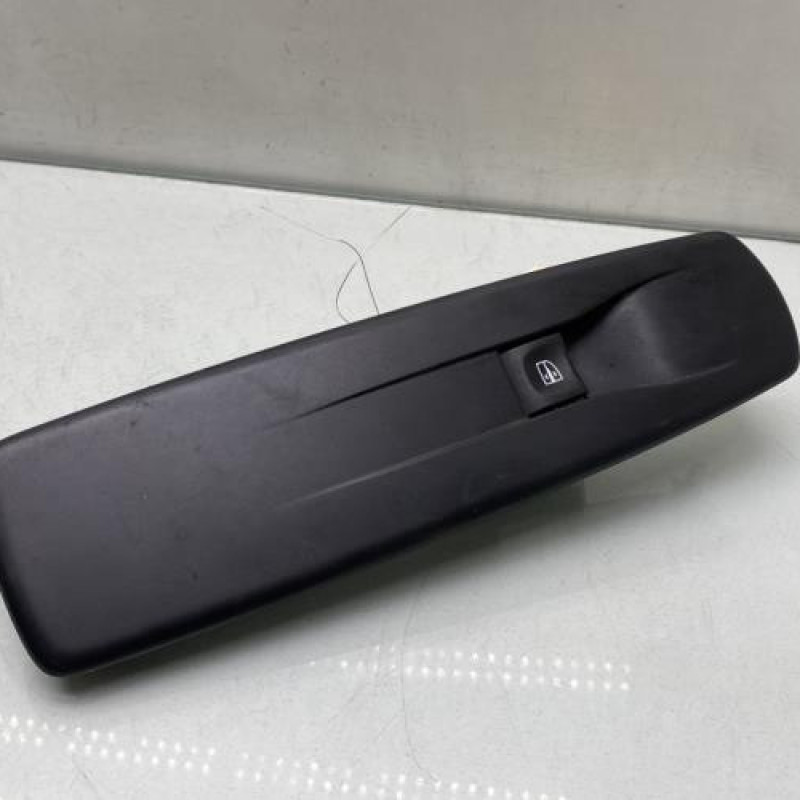 Interrupteur de leve vitre avant droit RENAULT LATITUDE Photo n°1