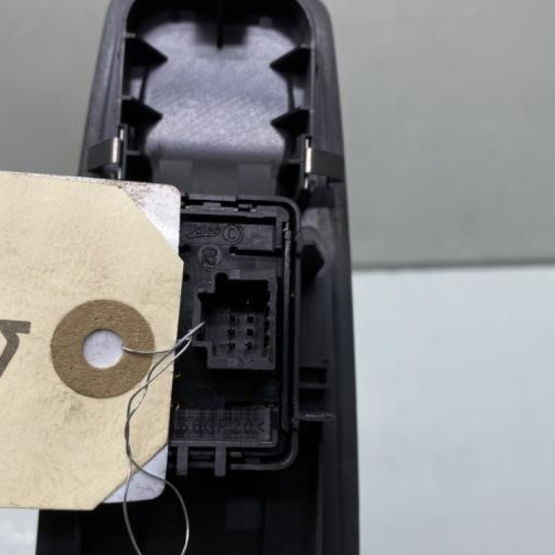 Interrupteur de leve vitre avant droit RENAULT LATITUDE Photo n°4