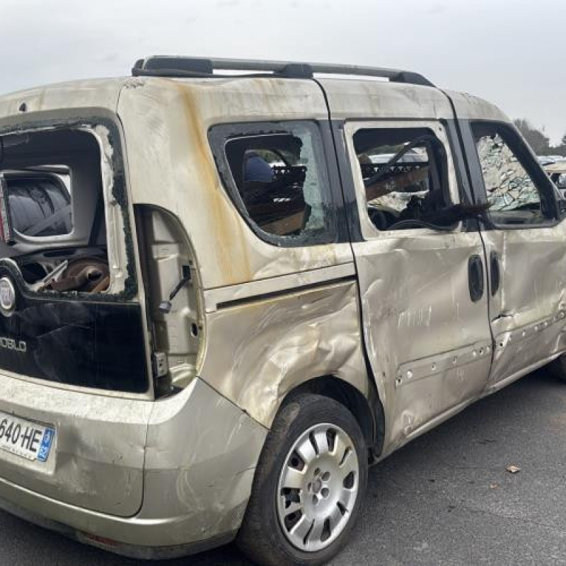 Leve vitre electrique avant gauche FIAT DOBLO 2 Photo n°7