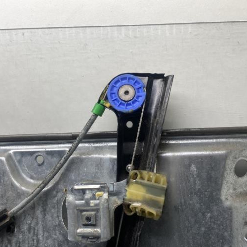 Leve vitre electrique avant gauche VOLKSWAGEN POLO 4 Photo n°4