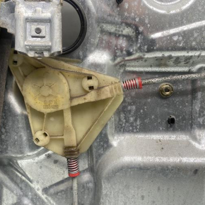 Leve vitre electrique avant gauche VOLKSWAGEN POLO 4 Photo n°7