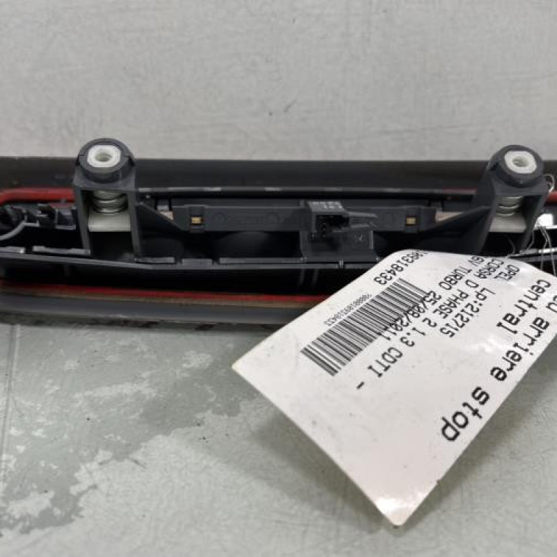 Feu arriere stop central OPEL CORSA D Photo n°3