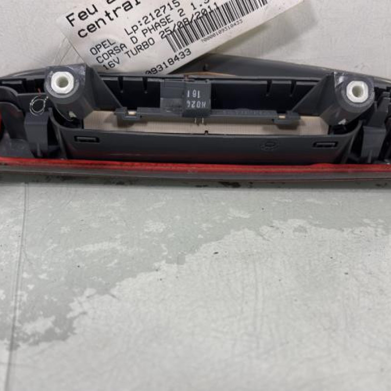 Feu arriere stop central OPEL CORSA D Photo n°4