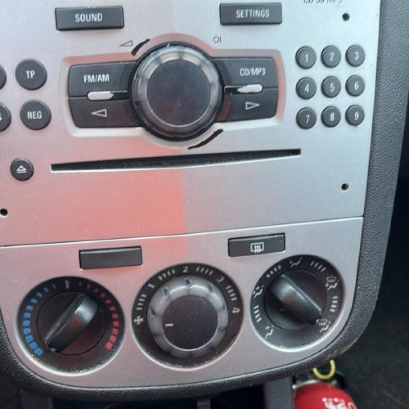 Feu arriere stop central OPEL CORSA D Photo n°5