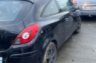 Feu arriere stop central OPEL CORSA D