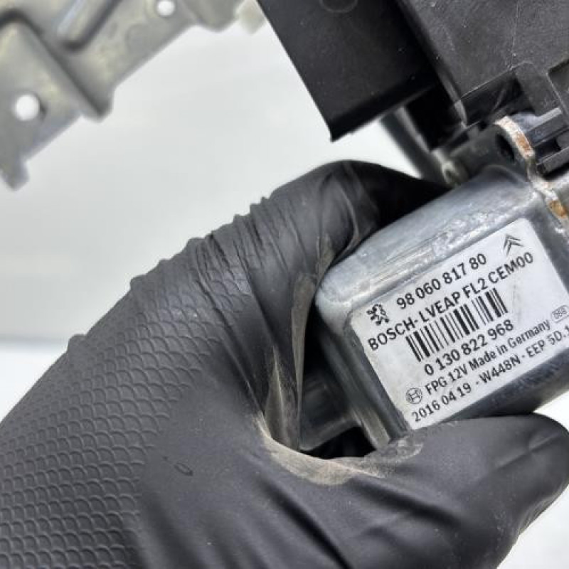 Leve vitre electrique avant droit PEUGEOT 208 1 Photo n°6