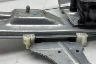 Leve vitre electrique avant droit PEUGEOT 208 1