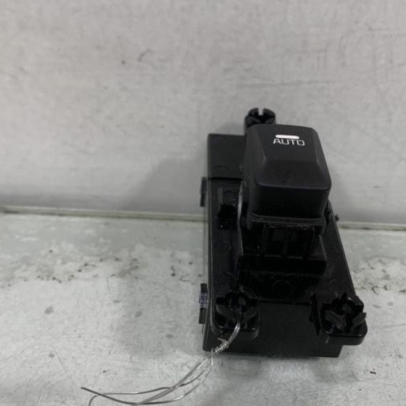 Interrupteur de leve vitre avant droit KIA CEE-D 2 Photo n°1