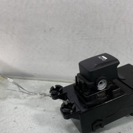 Interrupteur de leve vitre avant droit KIA CEE-D 2