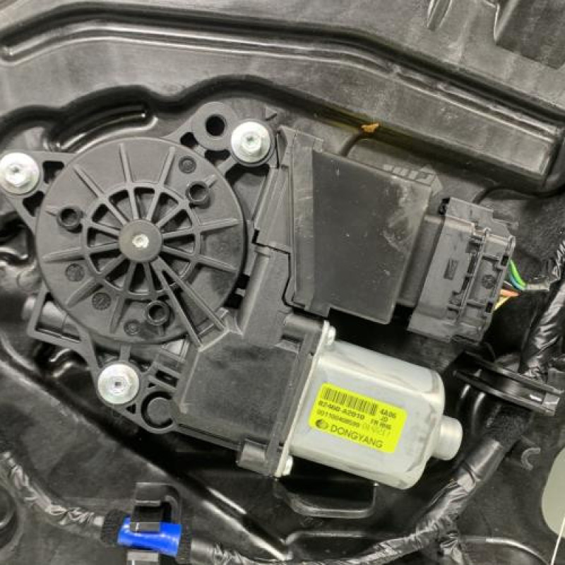 Leve vitre electrique avant droit KIA CEE-D 2 Photo n°1