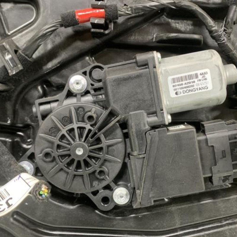 Leve vitre electrique avant gauche KIA CEE-D 2 Photo n°1