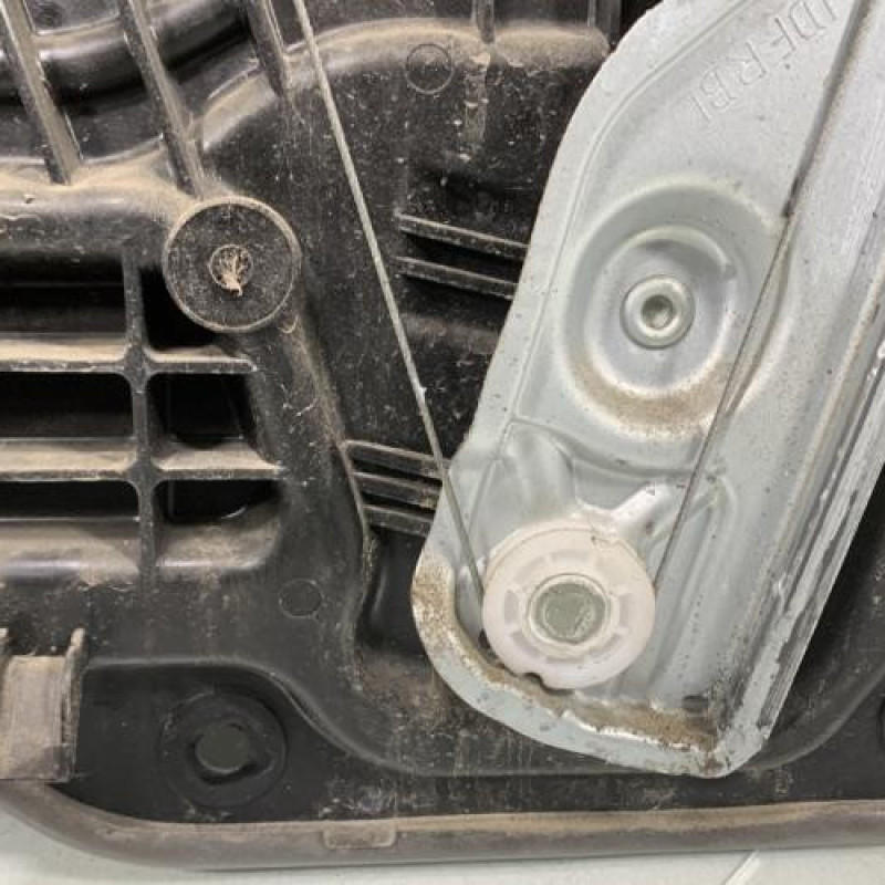 Leve vitre electrique avant gauche KIA CEE-D 2 Photo n°4