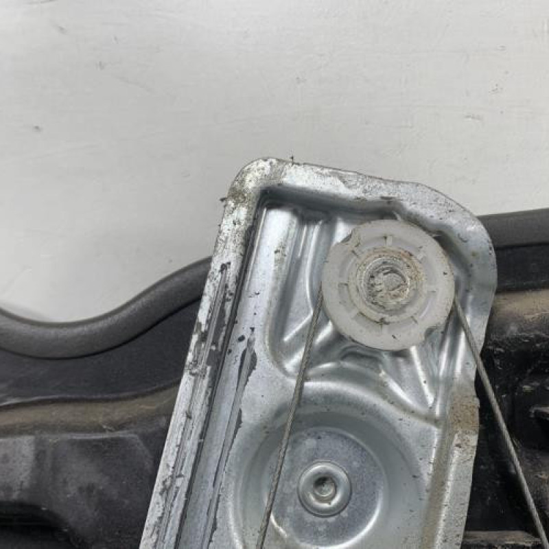 Leve vitre electrique avant gauche KIA CEE-D 2 Photo n°7