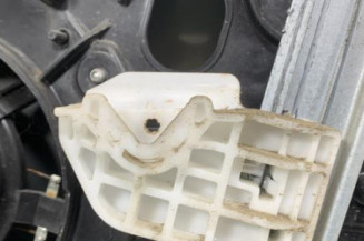 Leve vitre electrique avant gauche KIA CEE-D 2