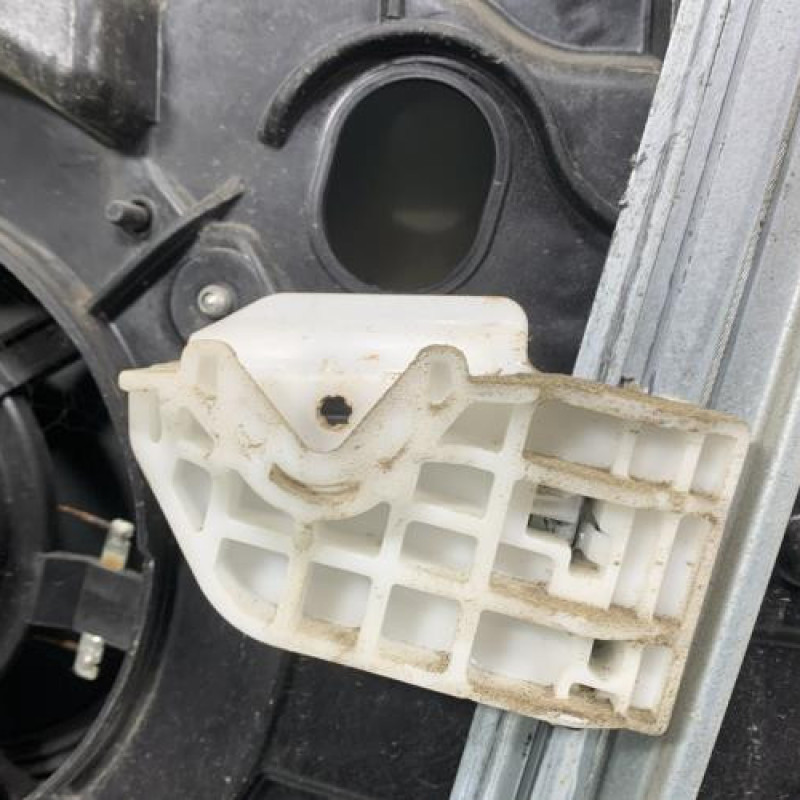 Leve vitre electrique avant gauche KIA CEE-D 2 Photo n°8