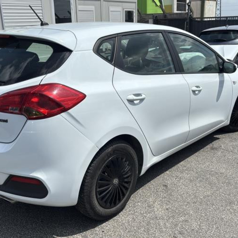 Leve vitre electrique avant gauche KIA CEE-D 2 Photo n°12