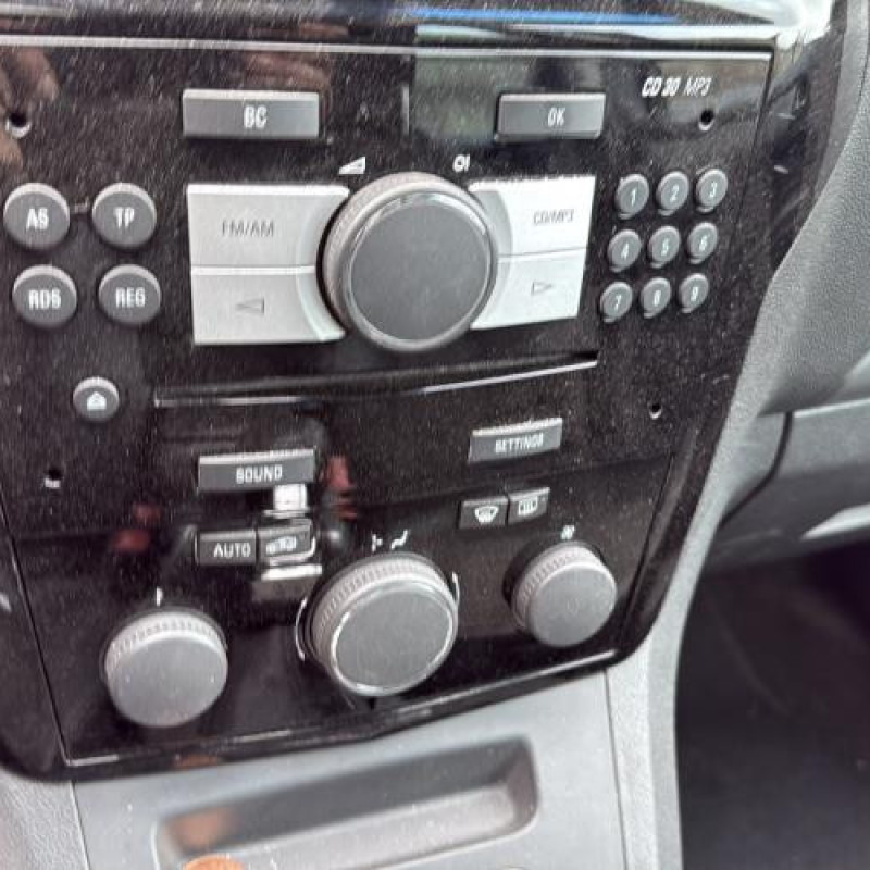 Feu arriere stop central OPEL ZAFIRA B Photo n°20