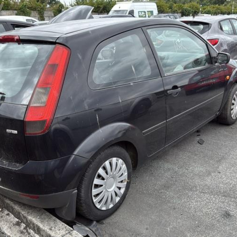 Feu arriere stop central FORD FIESTA 5 Photo n°7