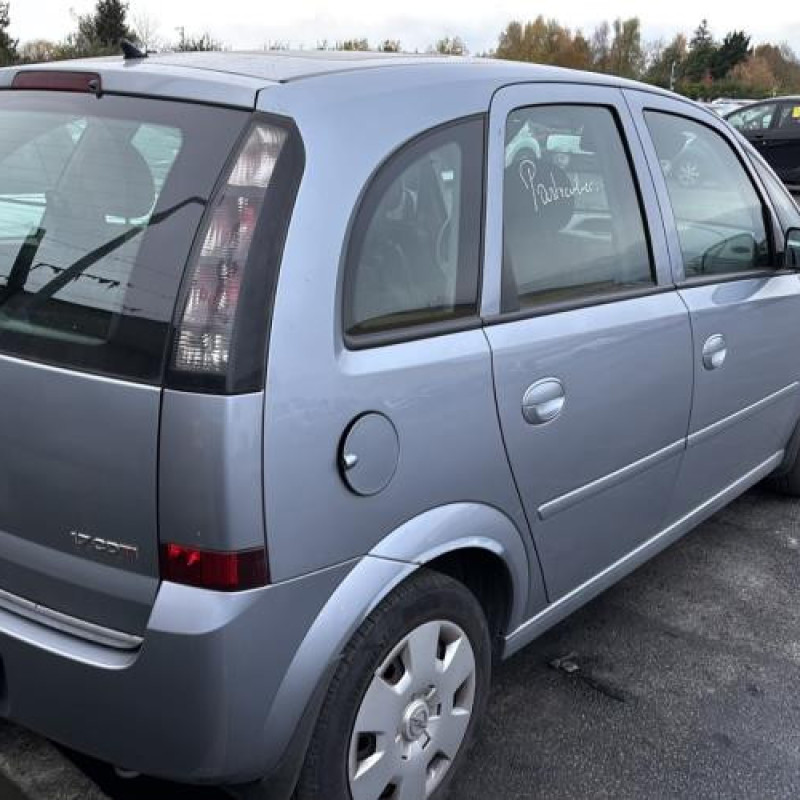 Feu arriere stop central OPEL MERIVA A Photo n°6