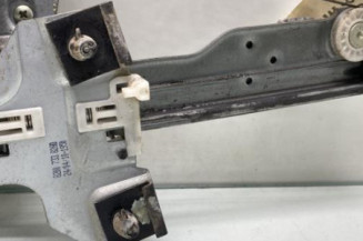 Leve vitre electrique avant droit DACIA DUSTER 1