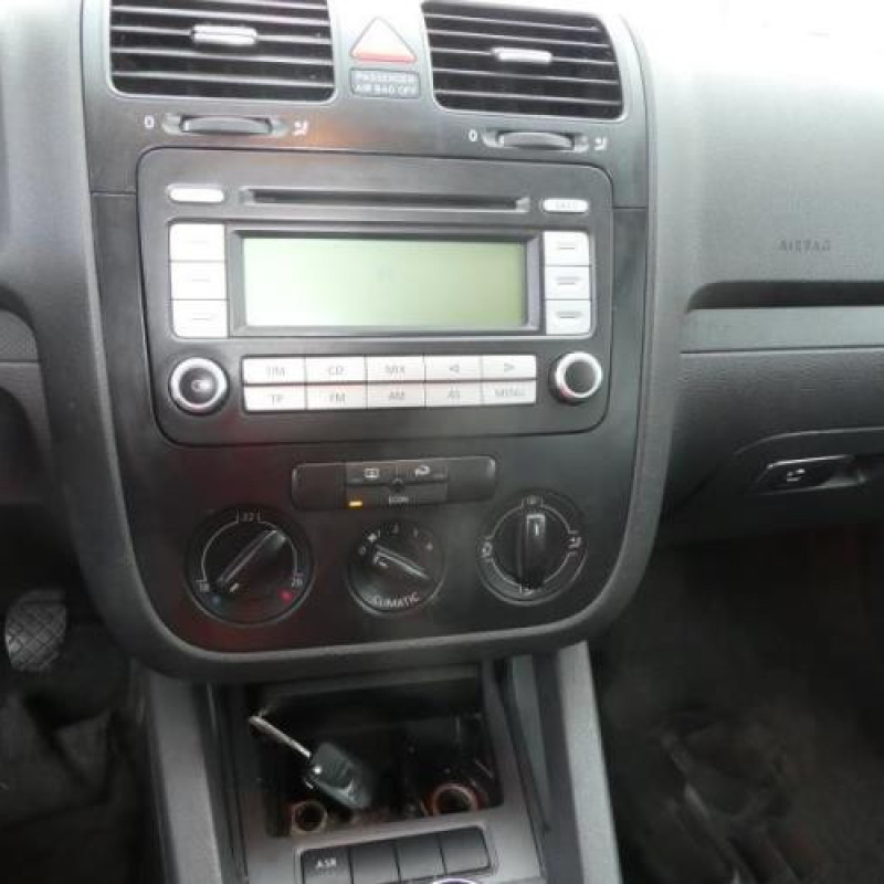 Malle/Hayon arriere VOLKSWAGEN GOLF 5 Photo n°3