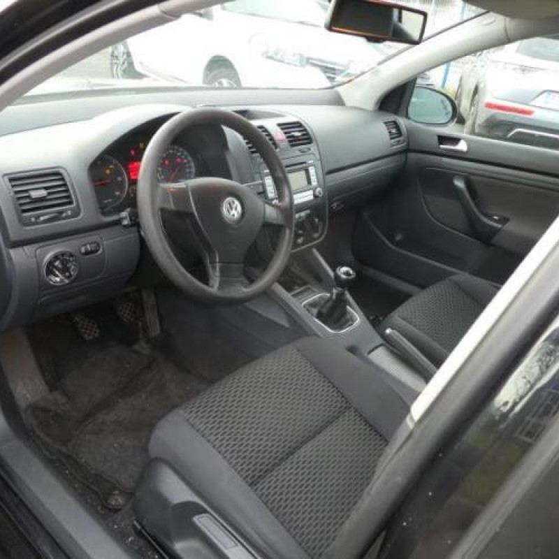 Malle/Hayon arriere VOLKSWAGEN GOLF 5 Photo n°4