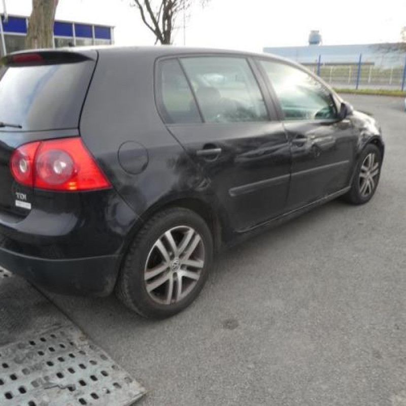 Malle/Hayon arriere VOLKSWAGEN GOLF 5 Photo n°5