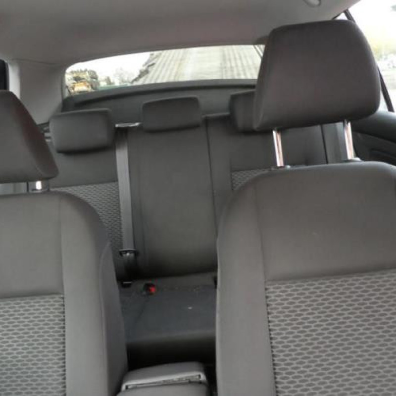 Malle/Hayon arriere VOLKSWAGEN GOLF 5 Photo n°8