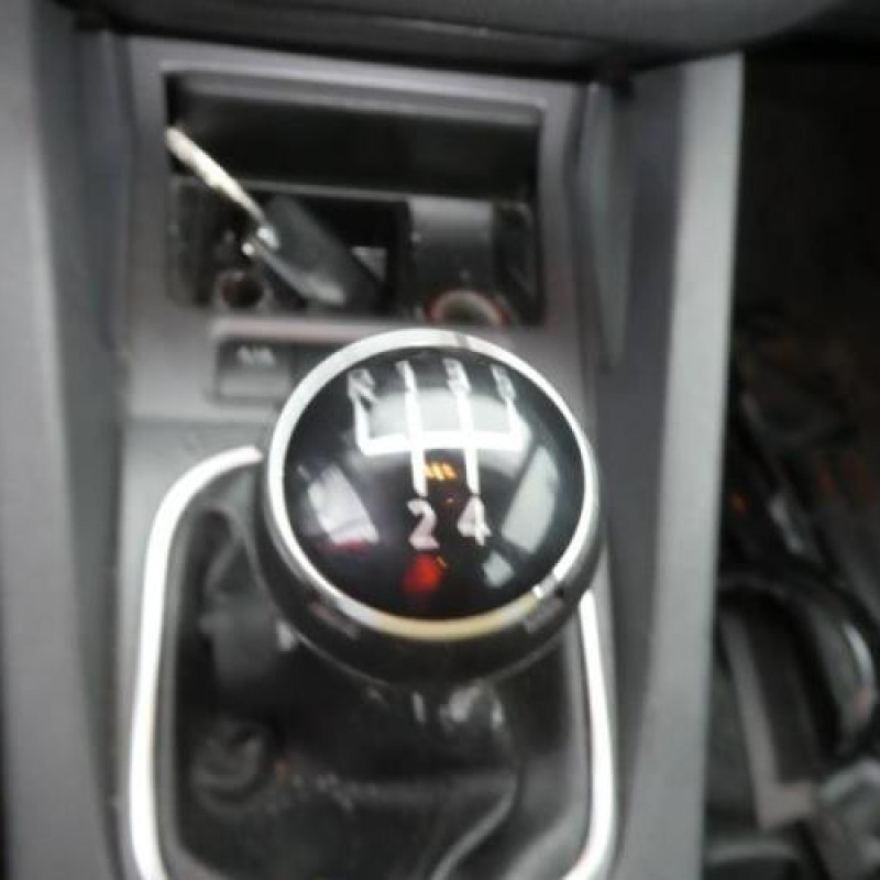 Malle/Hayon arriere VOLKSWAGEN GOLF 5 Photo n°9