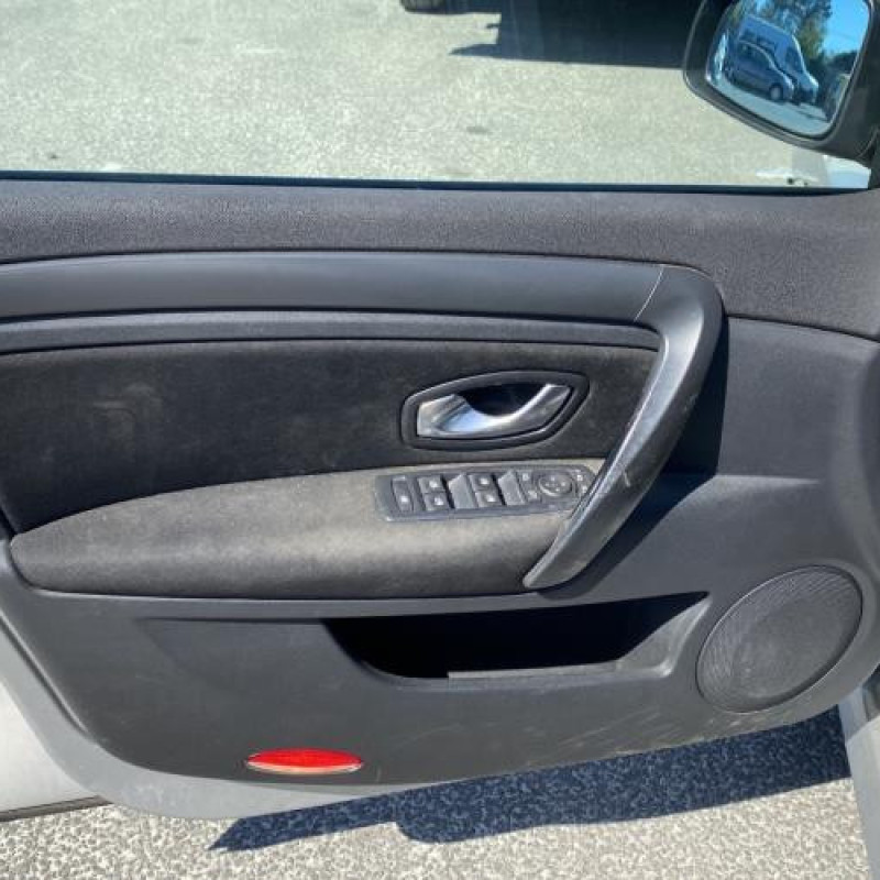 Pare boue arriere droit RENAULT LAGUNA 3 Photo n°14