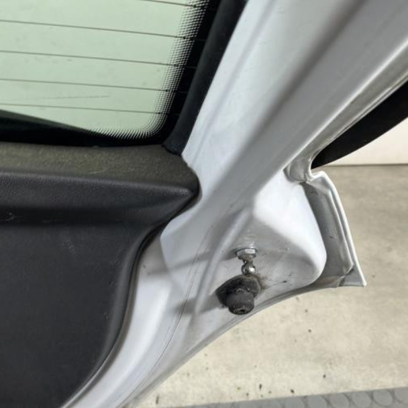 Malle/Hayon arriere OPEL CORSA D Photo n°8