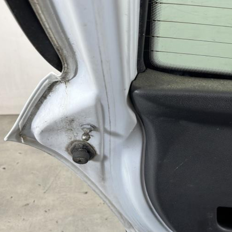 Malle/Hayon arriere OPEL CORSA D Photo n°9