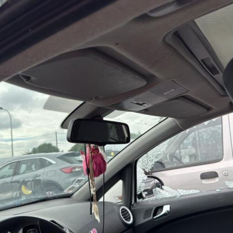 Pare boue avant droit OPEL CORSA D Photo n°11