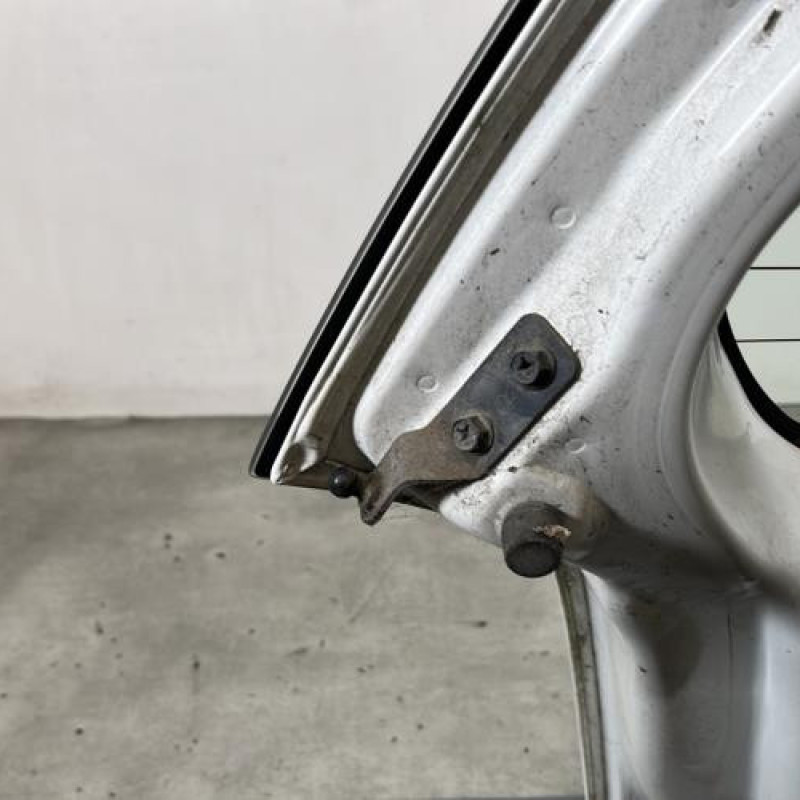 Malle/Hayon arriere SUZUKI ALTO 3 Photo n°12