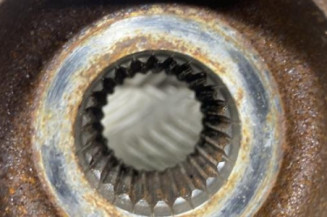 Pivot de moyeu avant gauche PEUGEOT 208 2