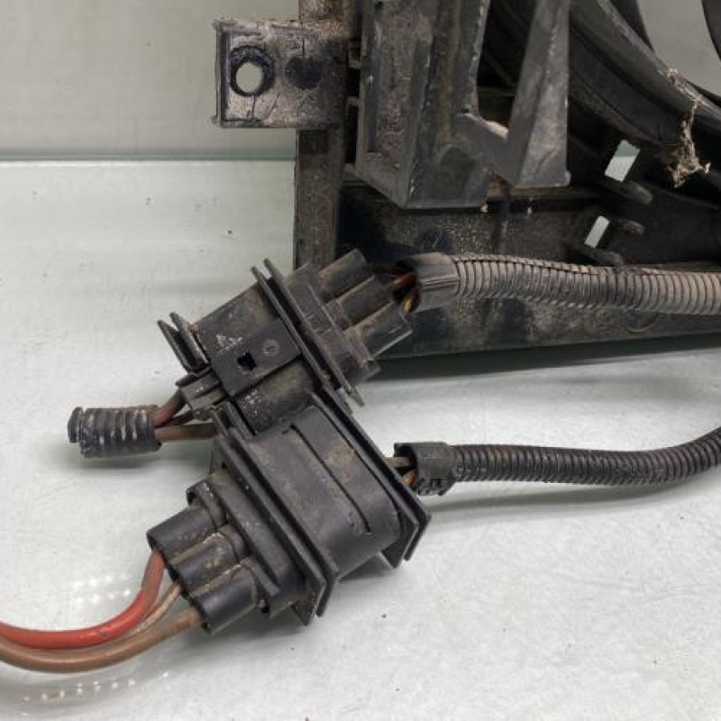 Moto ventilateur radiateur VOLKSWAGEN POLO 4 Photo n°3