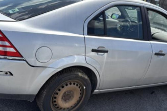 Optique avant principal gauche (feux)(phare) FORD MONDEO 2