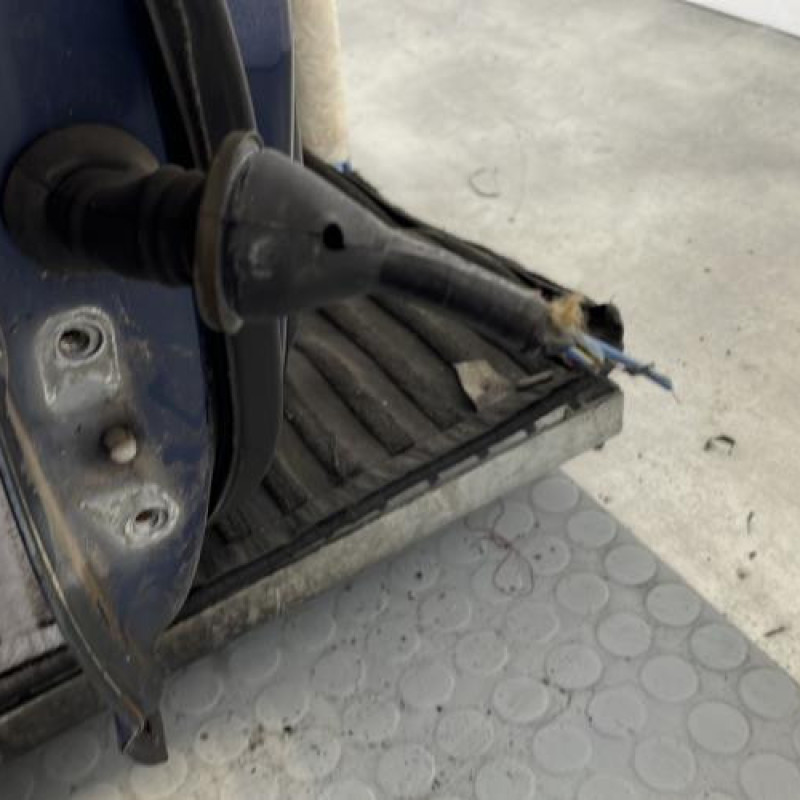 Porte avant droit TOYOTA YARIS 1 Photo n°8