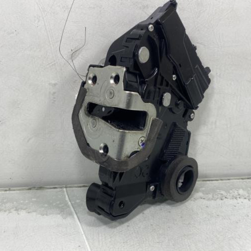 Serrure avant droit TOYOTA YARIS 2 Photo n°1