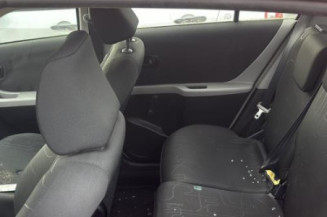 Serrure avant droit TOYOTA YARIS 2