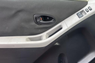 Serrure avant droit TOYOTA YARIS 2